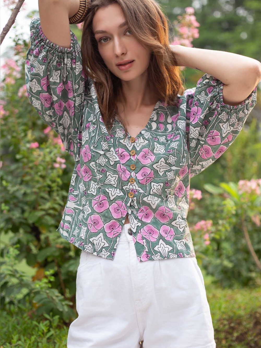 NWT Beyond by Vera Vivi Top in Heritage Wisteria Verdure Print - Picture 2 of 11